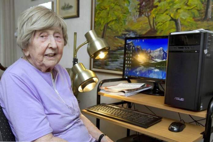 Жінка в 104 року підкорює Інтернет і стверджує, що життя тільки почалася (Розваги)
