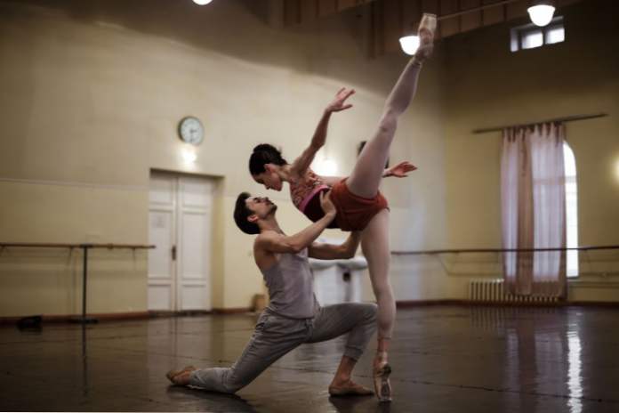 По први пут Петра Конти, Александар Стојанов и Екатерина Кукхар изводе делове у балету "Спартак" (Забава)