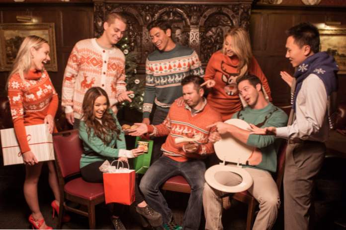 Новий рік 2018 10 різдвяних светрів, які зроблять свято ще веселіше (Розваги)