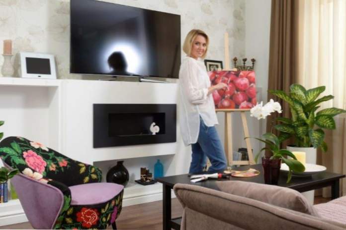 Posjetitelj TV voditelj Olga Grytsyk interijera stana u modernom stilu (Ugodan stan)