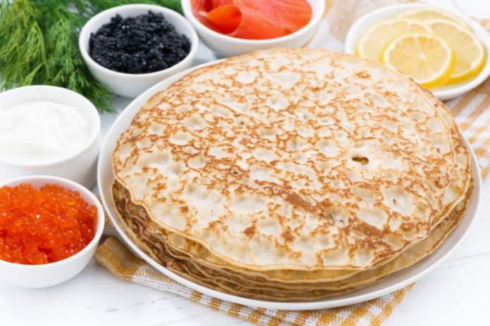 3 najlepšie recepty na tenké palacinky na Shrovetide (kuchyne)