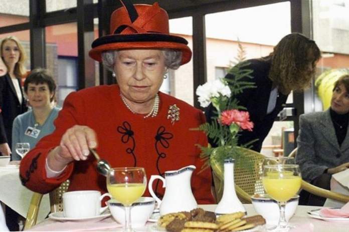 Doručak, ručak i večera Elizabeth II neočekivanih otkrića kraljevskog osobnog kuhara (zabava)