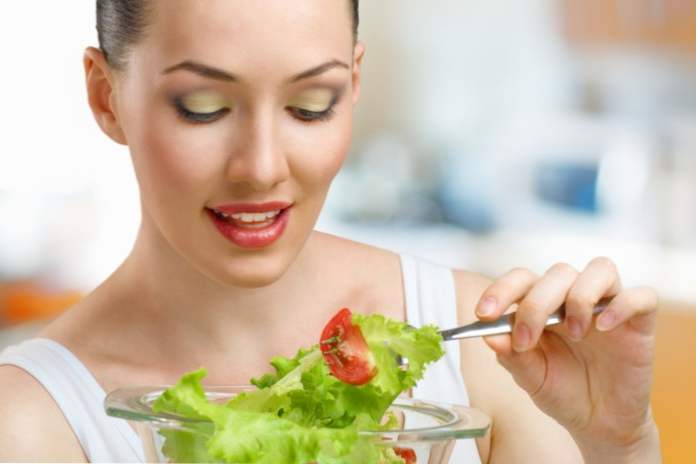 Prvé 3 pravidlá pre zdravé stravovanie, ktoré môžete bezpečne zlomiť (kuchyne)