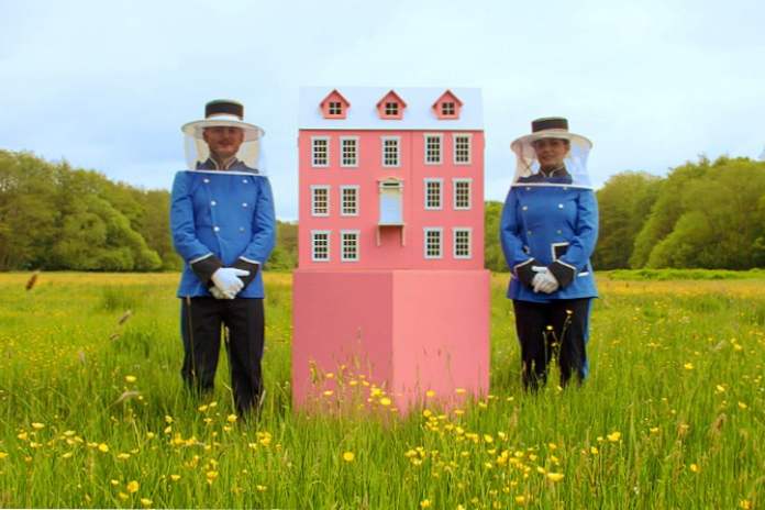 В Англії побудували люксовую готель для бджіл за мотивами відомого фільму (Розваги)