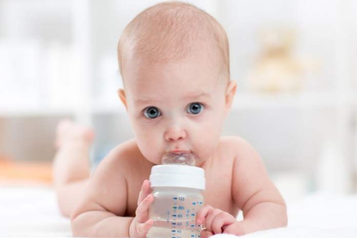 Woda dla karmiącej mamy i jej dziecka rozumie niuanse (Zdrowie)