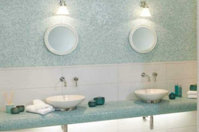 Ванна кімната з кольоровими акцентами (Затишна квартира)